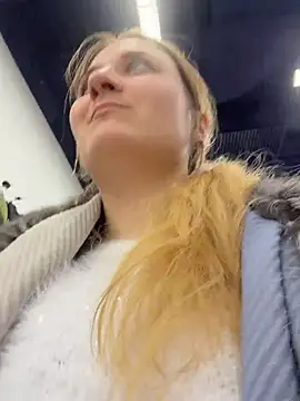 AdelRich - Show pussy in store