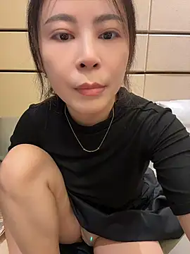 YaoYao8888 - 只穿内衣内裤直播3分钟