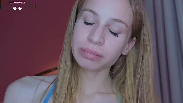 Elis_Fox - doggy pose & finger pussy <3