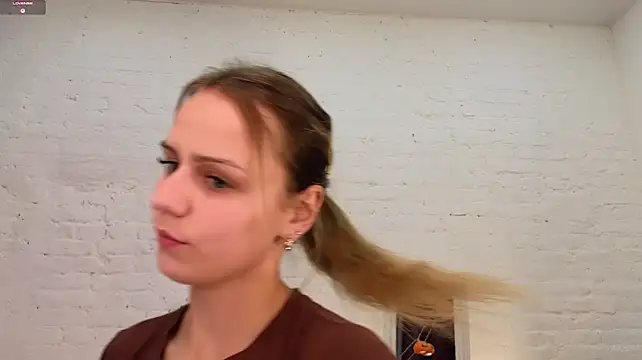 WendyDolie - Teasing with panties+shake ass