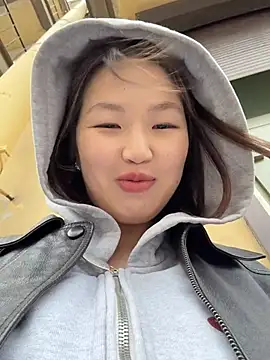 CreamPuff- - Underboobs in public