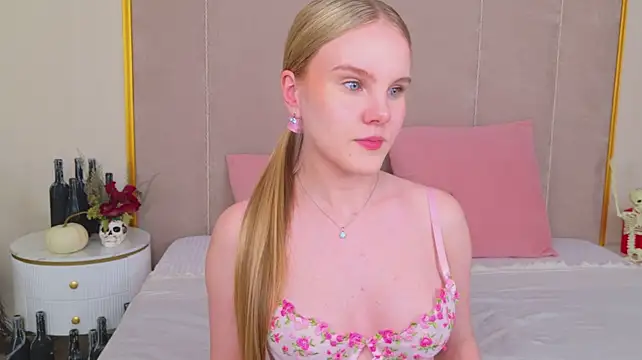 Lili_Lohan - topless photo