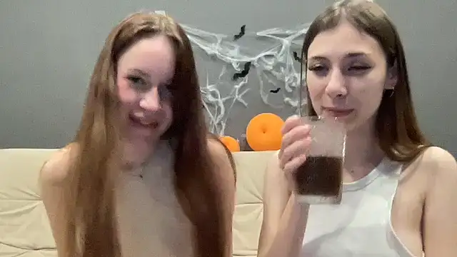 Cowgirl_aimeee - WEREWOLF POSE NO PANTIES CLOSE TO CAM