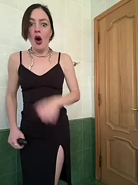 CherryBombs- - OPEN PUSSY IN A PUBLIC TOILET