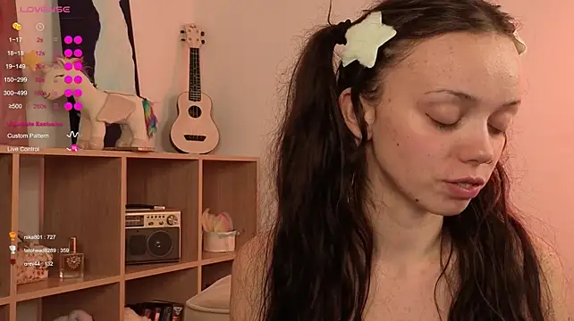 Hopgals - Lick Lina's pussy!