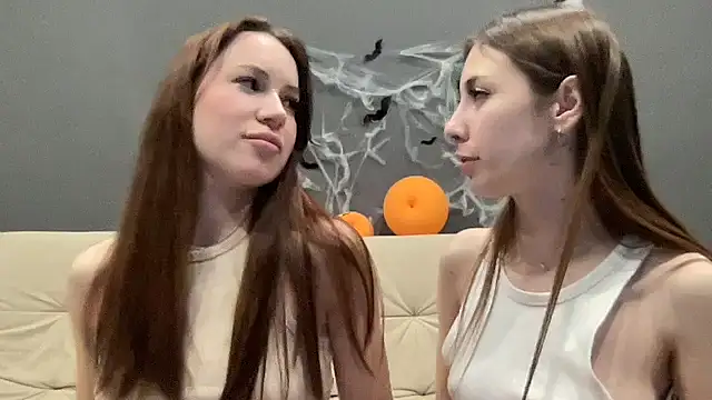 Cowgirl_aimeee - WEREWOLF POSE NO PANTIES CLOSE TO CAM