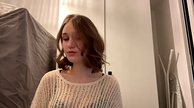 Sereneglowz - Show lower part of my bra 🖤
