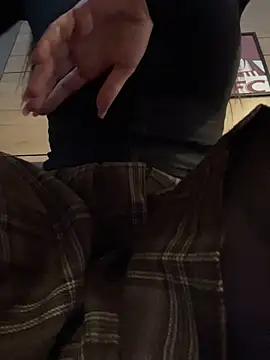 Holly_Play - flash pussy next to people in public