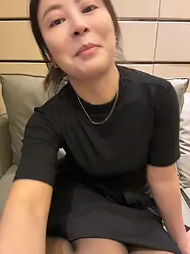 YaoYao8888 - 只穿内衣内裤直播3分钟