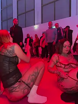 ObviouslyPeachy - Dildo fuck in front of many stranger