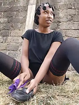 Nasty_boo_boo - spoil the queen