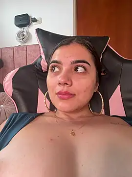 Estrella22 - CHUPARME LAS TETAS