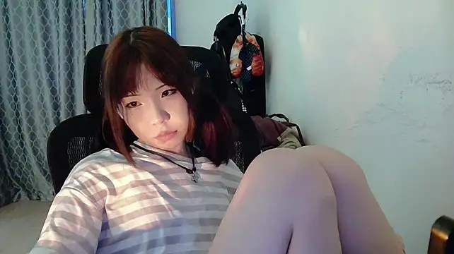 AprilOnilll - Show me my belly button and run my finge