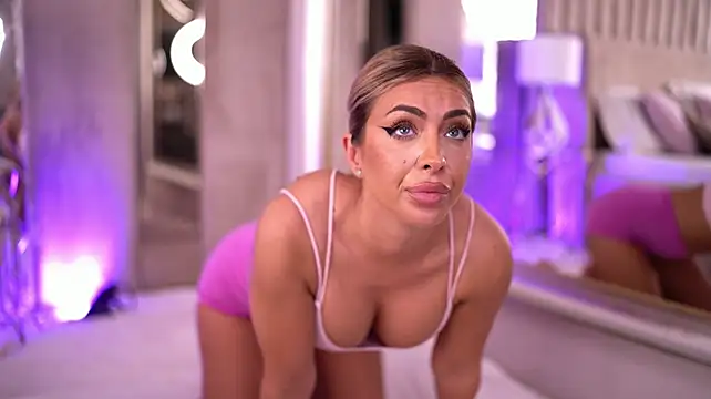 EmmaEmber - Keep this pussy hot and wet