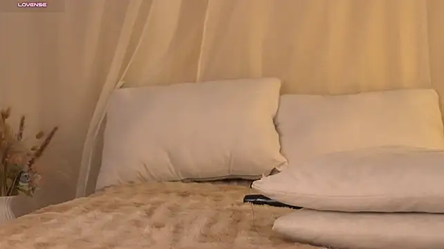 Mula_talove - show pussy up close