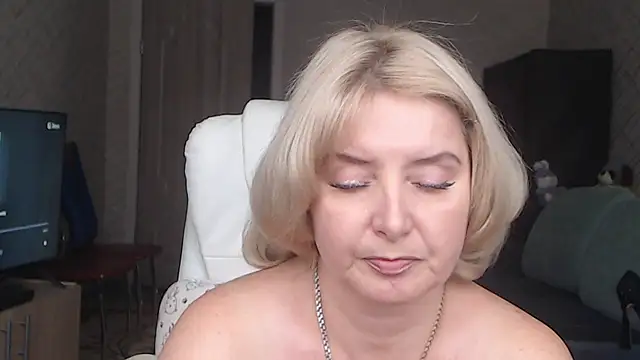 V-Alice - 2 fingers in ass