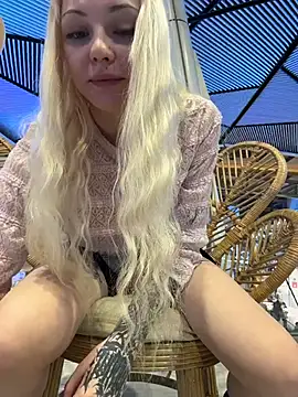 Badblondie - ORGASMIC MOAN next to strangers