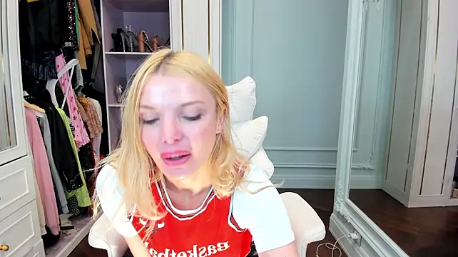 Mechloe - strip naked at goal