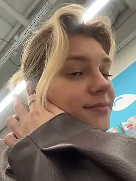 ValenciaShock - PLAY WITH MY WET PUSSY