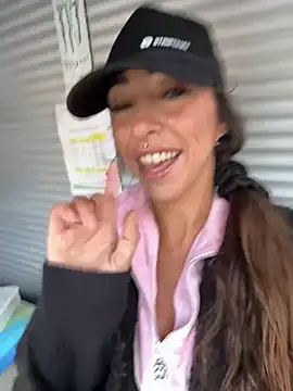 Lalla-Amani - Enlève le soutif 👙 NO BRA Exhib🔥