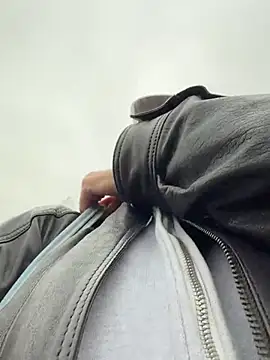 CreamPuff- - Shake boobs+slap it in tram