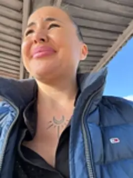 Beautydiamond - Put plug in ass next to lush