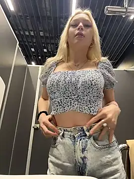 AngelinaTous - I'll show my tits +sucking my finger💋