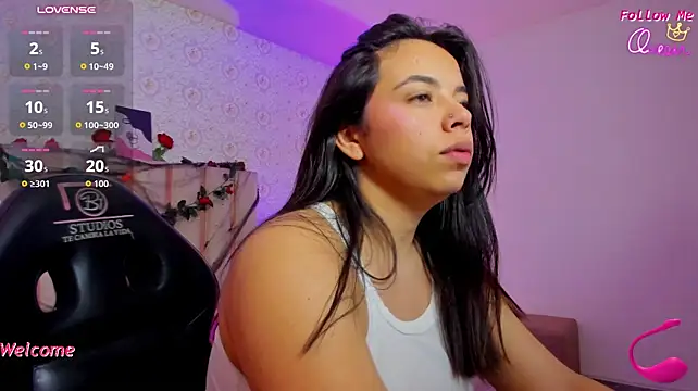 Karla_tay1