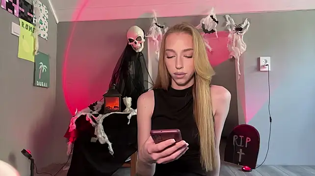 TraceyHowey - who will be my prince this morning
