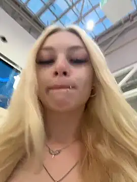 AngelinaTous - I'll show my tits +sucking my finger💋