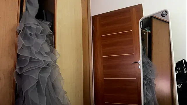 ClareBalaski - 10x squats <3