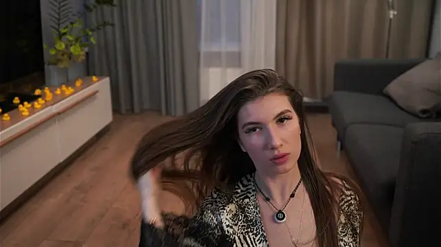 LeticiaCowick - Dogge pose and shake my ass