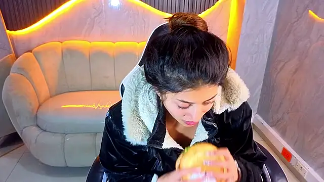 Lia_queen_tx