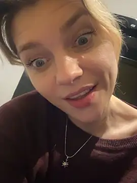 ValenciaShock - PLAY WITH MY WET PUSSY