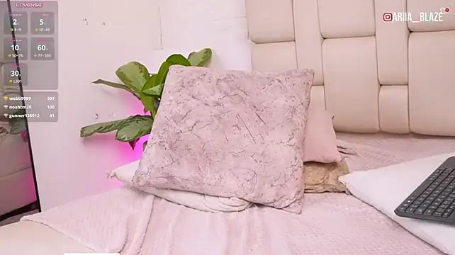 Ariia_Blaze - Ride dildo so hard