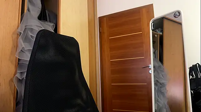 ClareBalaski - 10x squats <3