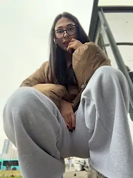 Aria51 - camera under top & spy cute bra🚌🤍🌸