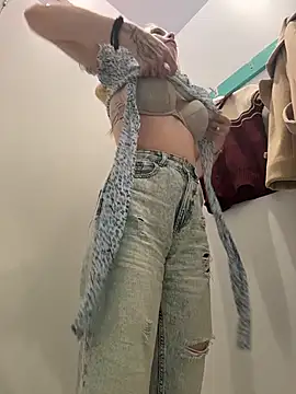 AngelinaTous - I'll show my tits +sucking my finger💋
