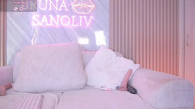 Brunasanoliv - SPANK ASS, FINGERING IN DOGGY