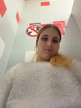 AdelRich - Show tits in mall