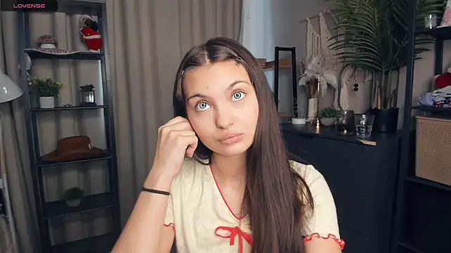 ReynaCarco - Show panties and tease