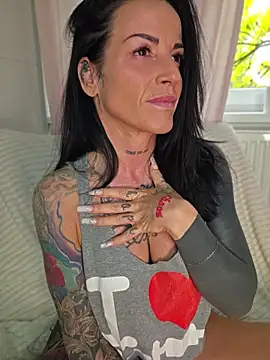 EmilyDiazofficial - Rub pussy over panty