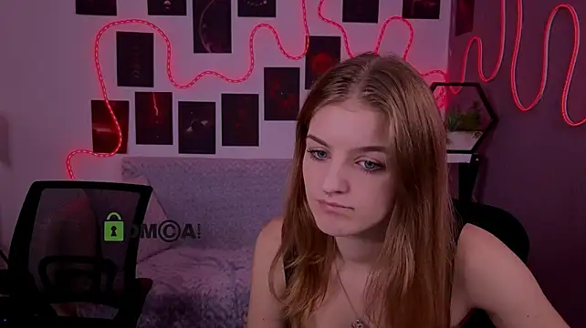 Naomi_perl - play boobs