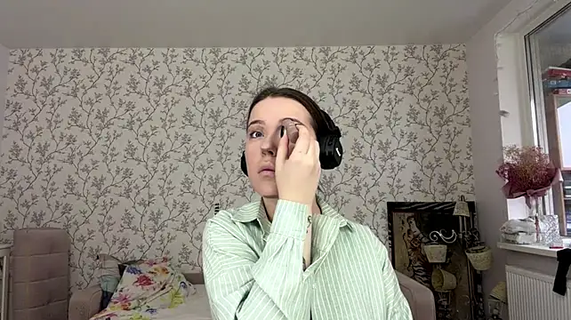 ElizbethPizza - air kisses for all