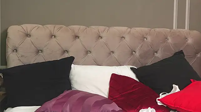 MillaRowe - wiggle boobies and blowjob