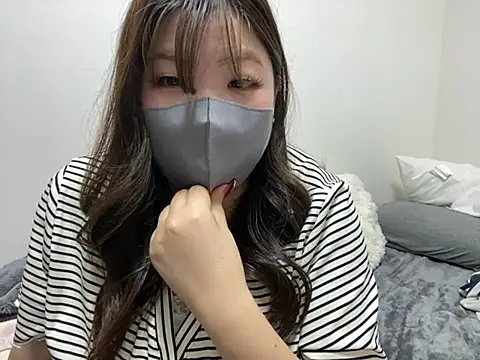 Baby_mimichan - 上ぬぎぬぎして谷間見せ💕