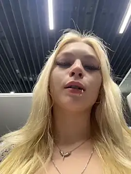 AngelinaTous - I'll show my tits +sucking my finger💋