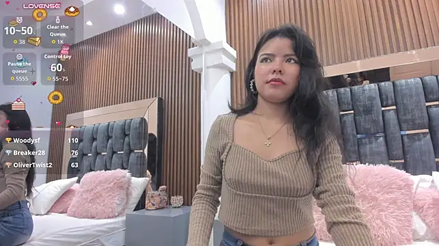 Dulce_Glamor_ - flashs pussy + 2 fingers