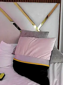 AlinnaRosee_ - fingers my pussy