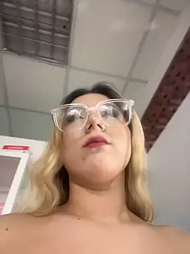 GoldieVeeXXX - FINGERING PUSSIES CLOSE UP